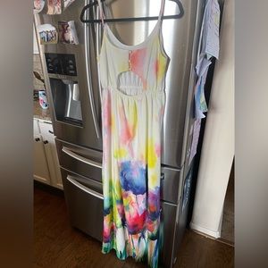 Beautiful floral Maxi with cutout in the back. Size small